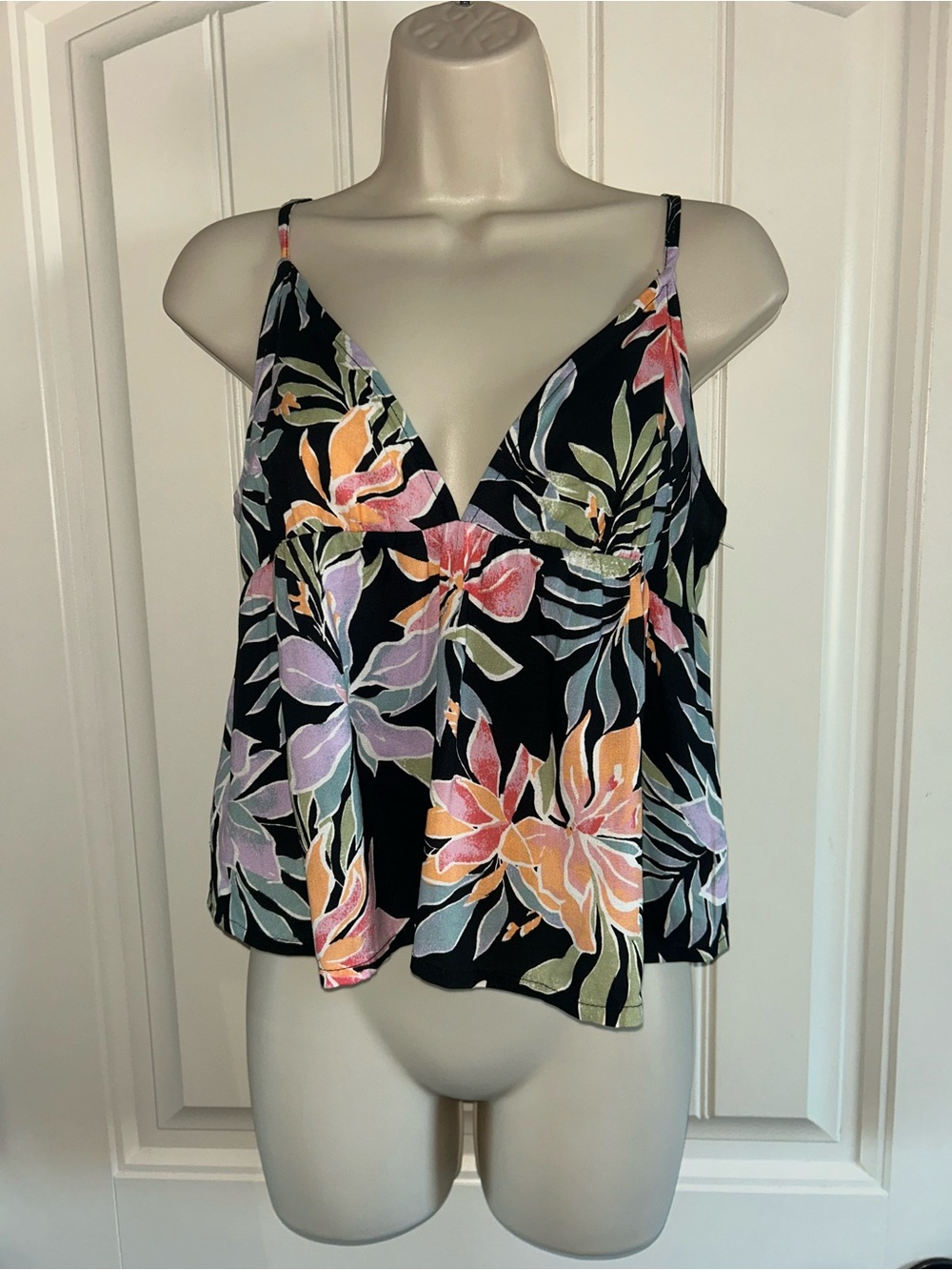 NEW Billabong Black Floral V-Neck Spaghetti Strap Tank Sz L